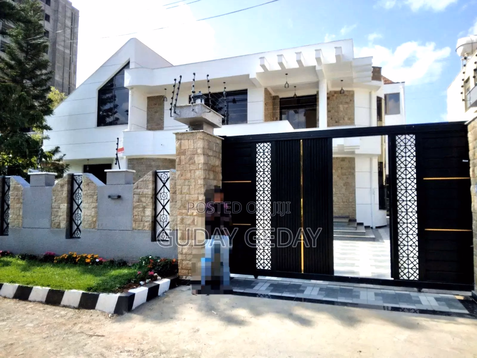 Furnished 9bdrm Mansion in Yeka for sale photo 1