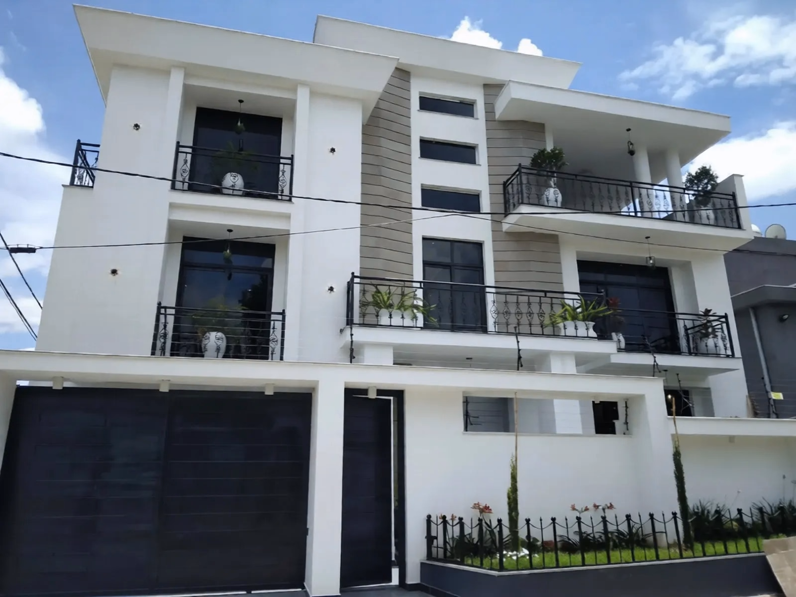 Elegant 7-Bedroom House for Sale in Ayat, Addis Ababa photo 1