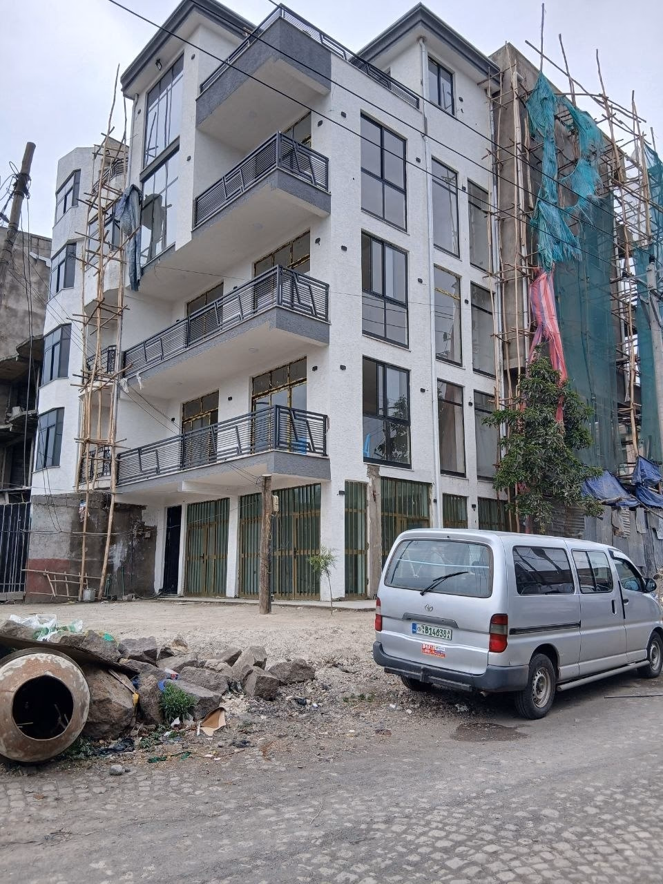 የሚሸጥ 94 ካሬ G+4 አለምባንክ ቱሉዲምቱ photo 1